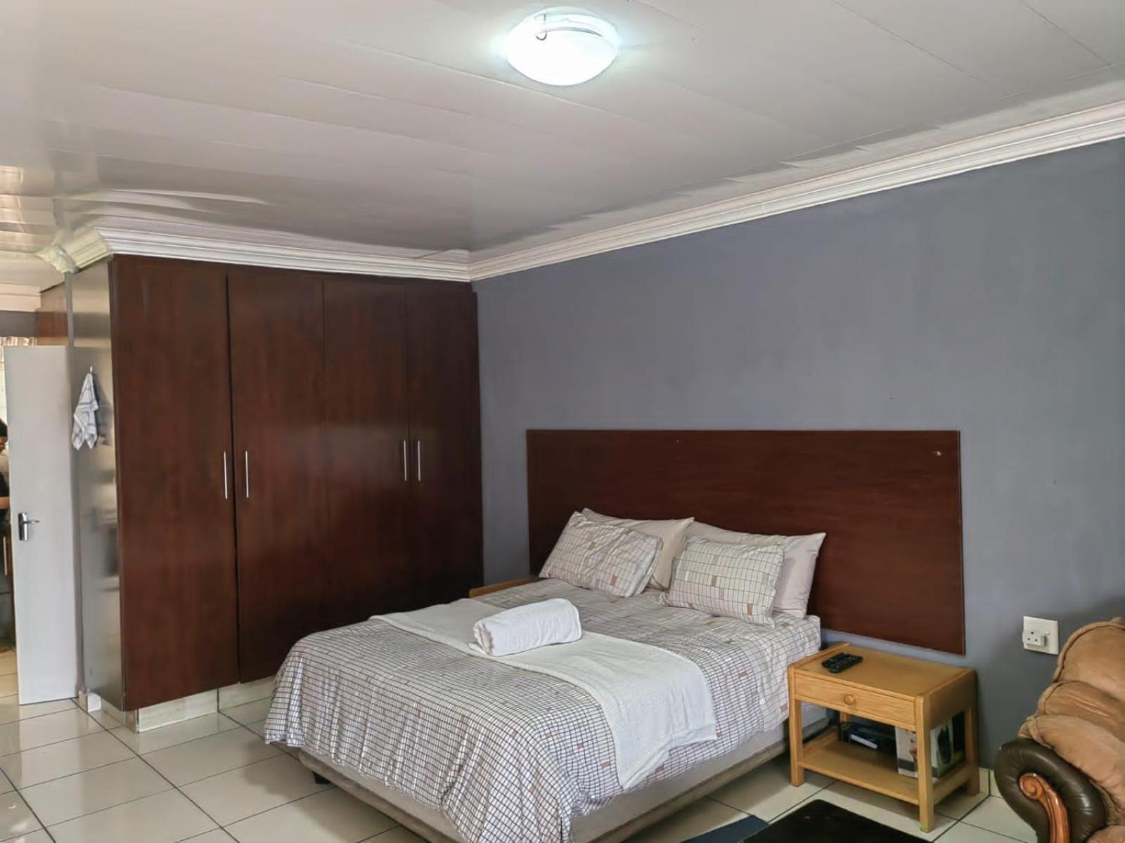 Sibahlenomhlambi Guesthouse 斯普林斯 外观 照片