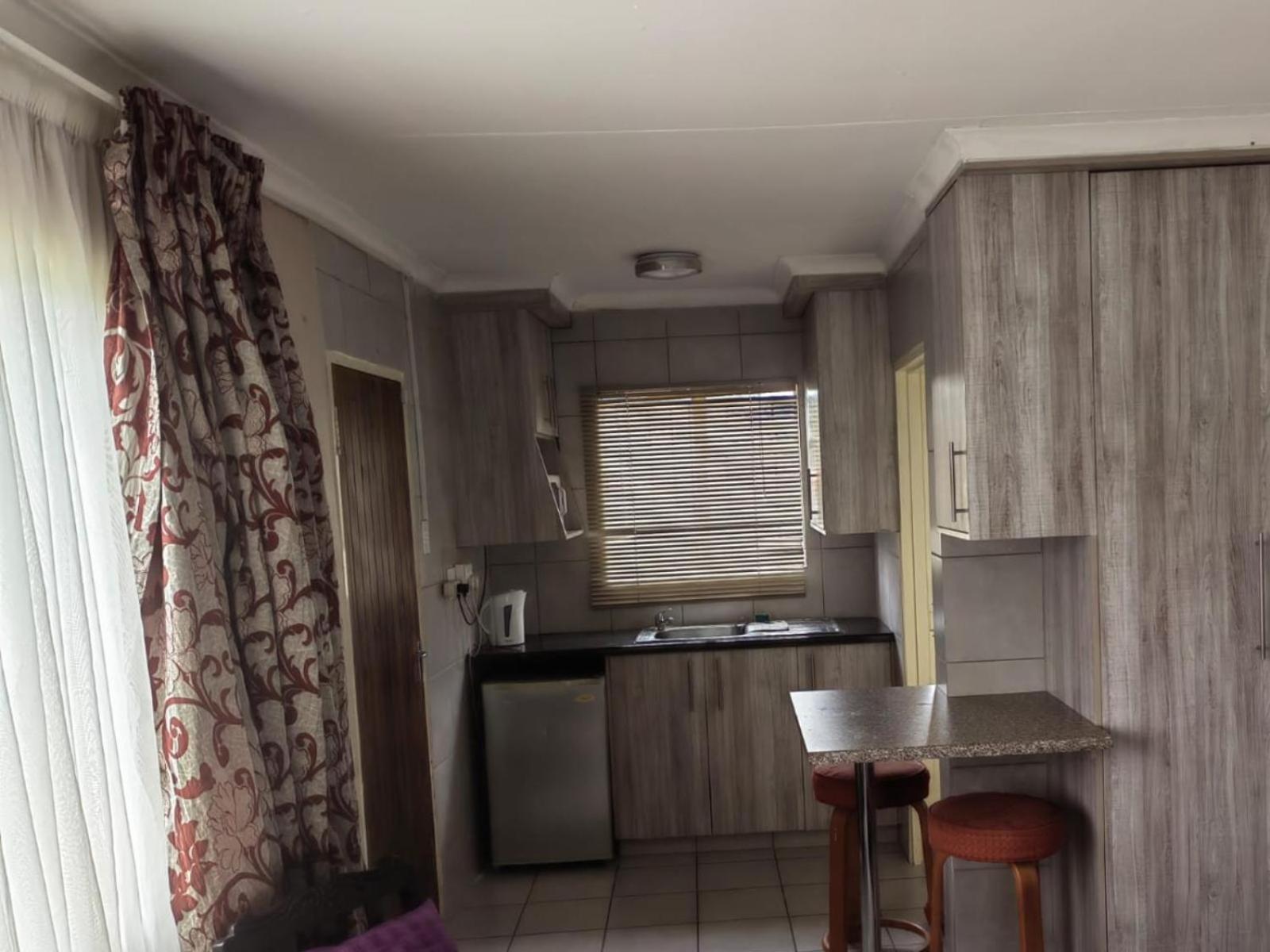 Sibahlenomhlambi Guesthouse 斯普林斯 客房 照片